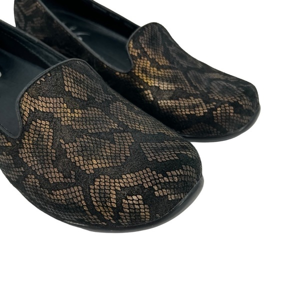 Dansko Olivia Bronze Snakeskin Print Loafer Size 37 - Picture 9 of 9